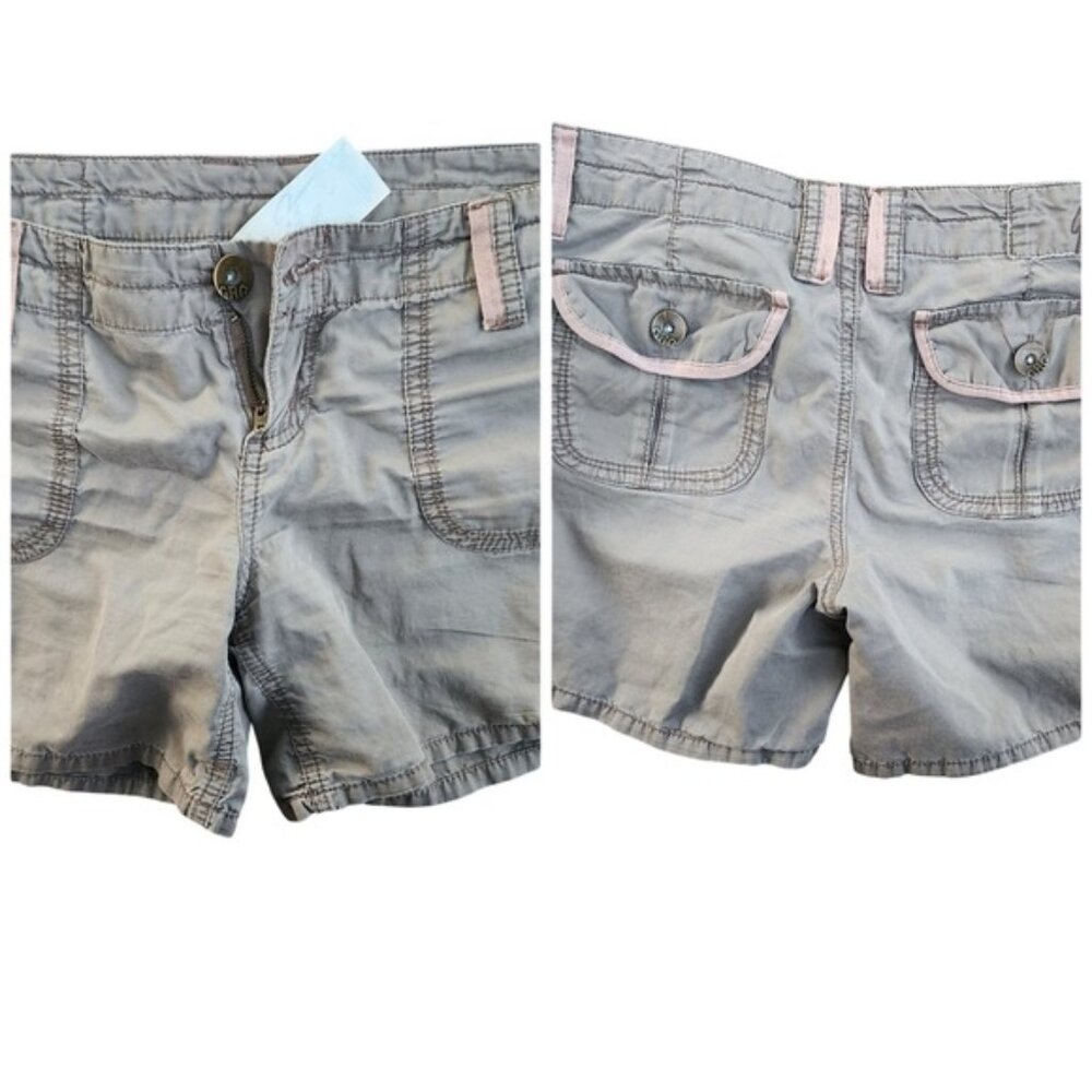 Garage Cargo Shorts with Pink Accent Details - Casual Everyday Style